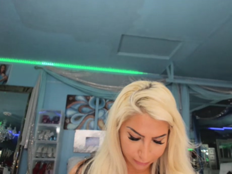 adrianna_fox  25-02-2022